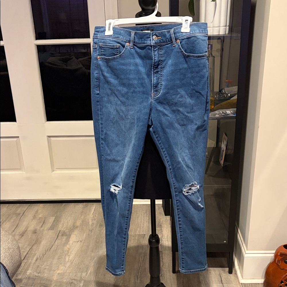 Women’s Express Distressed Jeans
